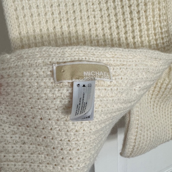 Michael Kors Cream Knit Scarf With Gold Button Pocket Detail - Picture 3 of 3